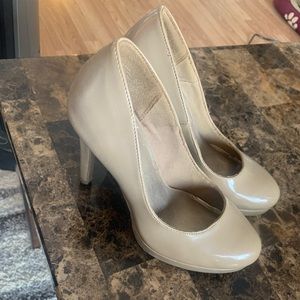 Fioni nude heels